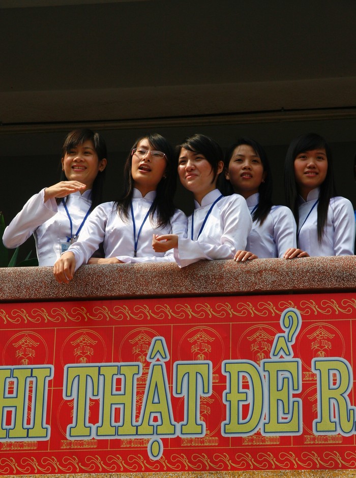 Với phương châm:“Học thật, thi thật để sau này ra đời làm việc thật” mà sinh viên chúng tôi đã thực sự được sống trong một môi trường hoàn toàn công bằng và bình đẳng.